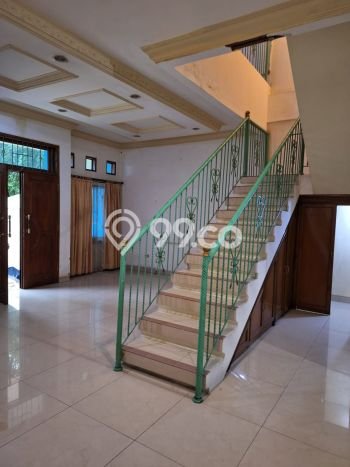 Rumah di Sunter, 4 KT, Pemandangan Indah, Luas 98m² Bangunan 280m² Rumah di Sunter, 4 KT, Pemandangan Indah, Luas 98m² Bangunan 280m²