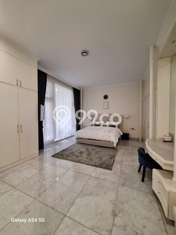 Rumah area Simprug, 5 KT, Akses Mudah Fasilitas Umum, Luas 600m² Bangunan 900m² Rumah area Simprug, 5 KT, Akses Mudah Fasilitas Umum, Luas 600m² Bangunan 900m²