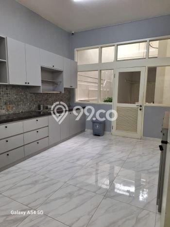 Rumah area Simprug, 5 KT, Akses Mudah Fasilitas Umum, Luas 600m² Bangunan 900m² Rumah area Simprug, 5 KT, Akses Mudah Fasilitas Umum, Luas 600m² Bangunan 900m²