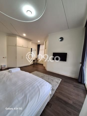 Rumah area Simprug, 5 KT, Akses Mudah Fasilitas Umum, Luas 600m² Bangunan 900m² Rumah area Simprug, 5 KT, Akses Mudah Fasilitas Umum, Luas 600m² Bangunan 900m²