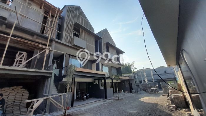 Siap Huni Rumah Mewah 4 Kamar di Jagakarsa Dekat ke Mana Pun Siap Huni Rumah Mewah 4 Kamar di Jagakarsa Dekat ke Mana Pun