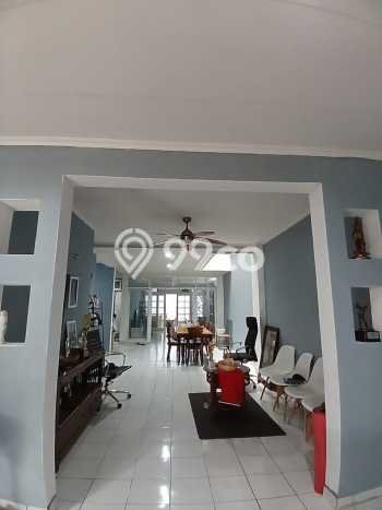 Rumah 4 KT 3 KM di Area , Jakarta Selatan Rumah 4 KT 3 KM di Area , Jakarta Selatan