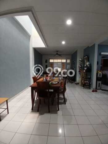 Rumah 4 KT 3 KM di Area , Jakarta Selatan Rumah 4 KT 3 KM di Area , Jakarta Selatan