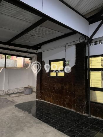 Lokasi strategis! Rumah siap pakai disewakan di Candisari LB 100m2 Lokasi strategis! Rumah siap pakai disewakan di Candisari LB 100m2