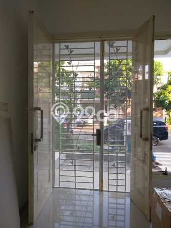 Rumah Luxury Modern Tanpa Renovasi di Gading Serpong Tangerang Rumah Luxury Modern Tanpa Renovasi di Gading Serpong Tangerang