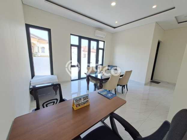 Disewakan! Rumah 3 Kamar Tidur &
3 Kamar Mandi di Villa Melati Mas, Tangerang Selatan Disewakan! Rumah 3 Kamar Tidur &
3 Kamar Mandi di Villa Melati Mas, Tangerang Selatan