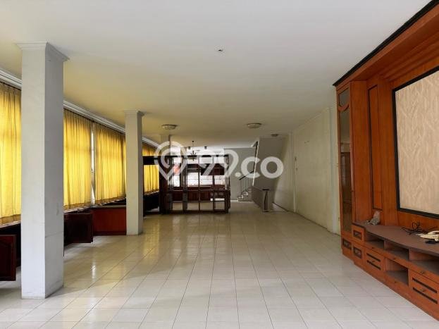Ruko Dijual di Jakarta Barat LT 122m2 & LB 300m2 Lokasi Terbaik! Ruko Dijual di Jakarta Barat LT 122m2 & LB 300m2 Lokasi Terbaik!