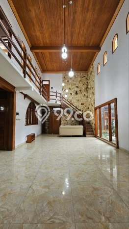 Jual Rumah Luas Elegan Dengan View Eksklusif di Soekarno Hatta, Malang Jual Rumah Luas Elegan Dengan View Eksklusif di Soekarno Hatta, Malang