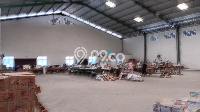 LOKASI STRATEGIS! Gudang di Sukun, Luas 1680m2m², Pengunjung Terjamin LOKASI STRATEGIS! Gudang di Sukun, Luas 1680m2m², Pengunjung Terjamin