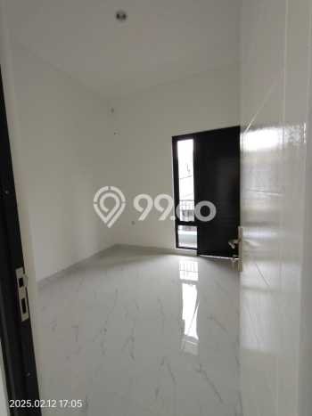 Dijual Hunian Rumah Terawat 3 Kamar di Jelupang, Tangerang Dijual Hunian Rumah Terawat 3 Kamar di Jelupang, Tangerang