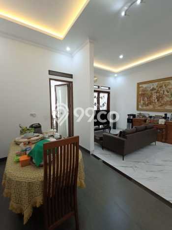 Ready to Use! Luxury House LT 250m2 Desain Elegan di Bintaro Ready to Use! Luxury House LT 250m2 Desain Elegan di Bintaro