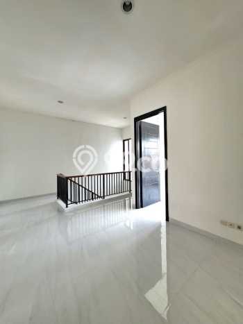 For Sale! Luxury House LT 135m2 Desain Elegan di Bintaro For Sale! Luxury House LT 135m2 Desain Elegan di Bintaro