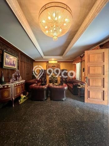Rumah Mewah LB 1200m2 Siap Pakai Desain Elegan di Simprug, Jakarta Selatan Rumah Mewah LB 1200m2 Siap Pakai Desain Elegan di Simprug, Jakarta Selatan