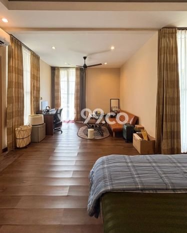 Hunian Mewah LB 324m2 Siap Huni Desain Elegan di Bintaro, Tangerang Selatan Hunian Mewah LB 324m2 Siap Huni Desain Elegan di Bintaro, Tangerang Selatan