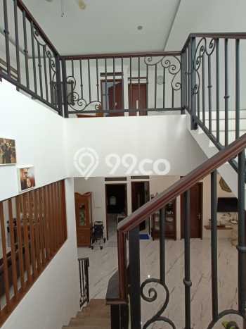 Ready to Use! Luxury House LT 250m2 Desain Elegan di Bintaro Ready to Use! Luxury House LT 250m2 Desain Elegan di Bintaro