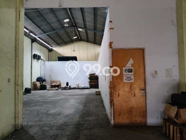 Gudang Disewa di Jakarta Utara dengan LB 240m2 Area Komersial Ramai Gudang Disewa di Jakarta Utara dengan LB 240m2 Area Komersial Ramai