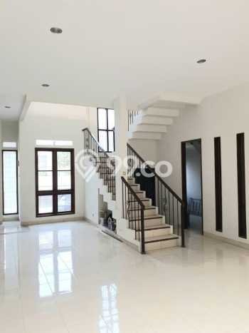 Ready to Use! Luxury House LT 200m2 Desain Elegan di Lebak Bulus Ready to Use! Luxury House LT 200m2 Desain Elegan di Lebak Bulus