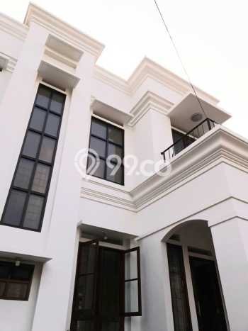 Ready to Use! Luxury House LT 200m2 Desain Elegan di Lebak Bulus Ready to Use! Luxury House LT 200m2 Desain Elegan di Lebak Bulus