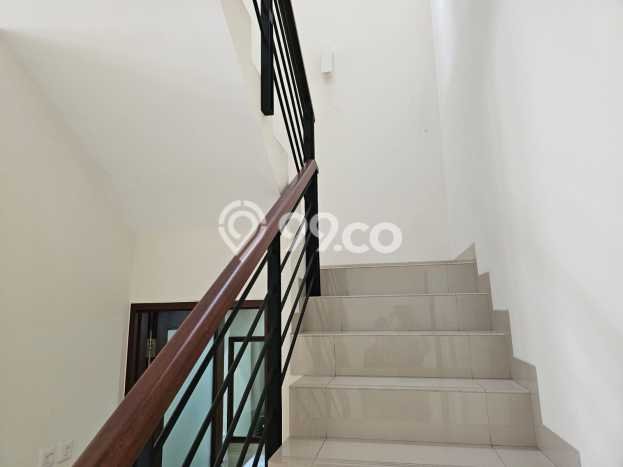 Rumah Elit Modern Siap Huni di Pondok Indah Jakarta Selatan Rumah Elit Modern Siap Huni di Pondok Indah Jakarta Selatan
