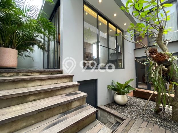 Rumah Mewah LB 140m2 Siap Huni Desain Elegan di Jati Padang, Jakarta Selatan Rumah Mewah LB 140m2 Siap Huni Desain Elegan di Jati Padang, Jakarta Selatan