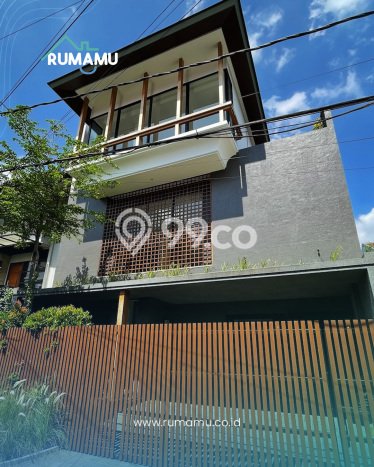 Ready to Use! Premium House LT 201m2 Desain Elegan di Pondok Indah Ready to Use! Premium House LT 201m2 Desain Elegan di Pondok Indah