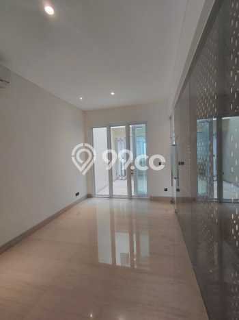 Jual Rumah Luas Elegan Dengan View Eksklusif di Pejaten, Jakarta Selatan Jual Rumah Luas Elegan Dengan View Eksklusif di Pejaten, Jakarta Selatan