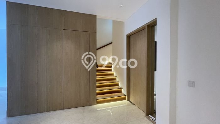 Rumah Elit Modern Tanpa Renovasi di Pondok Indah Jakarta Selatan Rumah Elit Modern Tanpa Renovasi di Pondok Indah Jakarta Selatan