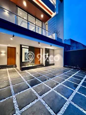 Rumah Mewah LB 310m2 Siap Pakai Desain Elegan di Kemang, Jakarta Selatan Rumah Mewah LB 310m2 Siap Pakai Desain Elegan di Kemang, Jakarta Selatan