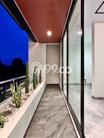 Rumah Mewah LB 310m2 Siap Pakai Desain Elegan di Kemang, Jakarta Selatan Rumah Mewah LB 310m2 Siap Pakai Desain Elegan di Kemang, Jakarta Selatan
