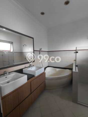 Hunian Kondisi Baik Disewakan di Pejaten, Jakarta Selatan LT 800m2, LB 550m2 Hunian Kondisi Baik Disewakan di Pejaten, Jakarta Selatan LT 800m2, LB 550m2