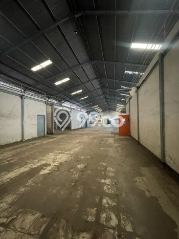 Gudang Disewa di Surabaya dengan LB 2200m2 Area Komersial Ramai Gudang Disewa di Surabaya dengan LB 2200m2 Area Komersial Ramai