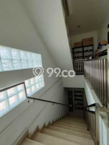 Rumah Elit Modern Siap Huni di Meruya Jakarta Barat Rumah Elit Modern Siap Huni di Meruya Jakarta Barat