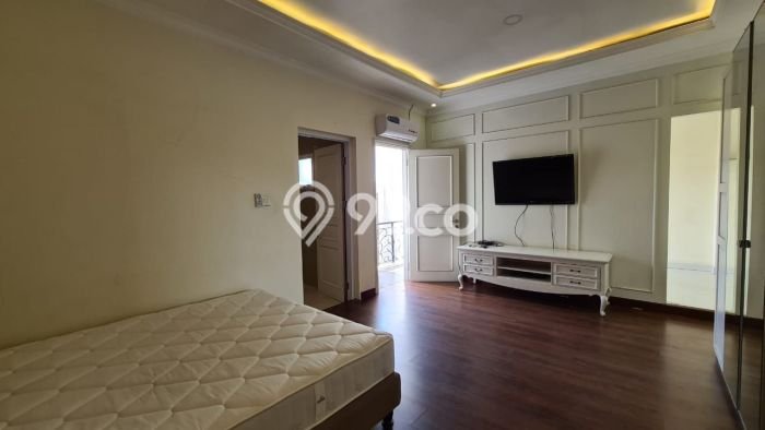 Rumah Mewah dengan 3 Kamar Tidur di Kawasan Elite Green Lake City, Jakarta Barat Rumah Mewah dengan 3 Kamar Tidur di Kawasan Elite Green Lake City, Jakarta Barat