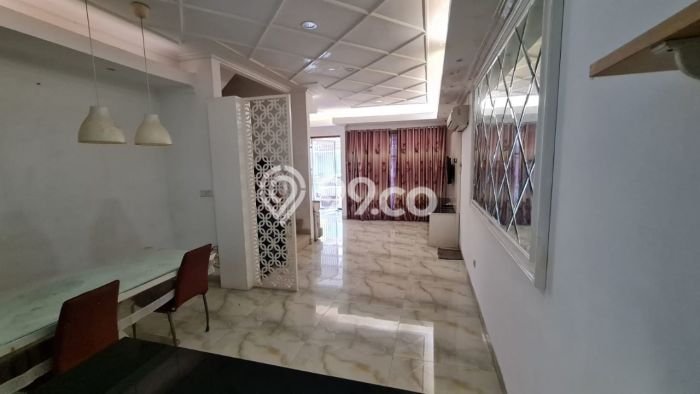 Rumah Elit Modern Tanpa Renovasi di Green Lake City Jakarta Barat Rumah Elit Modern Tanpa Renovasi di Green Lake City Jakarta Barat