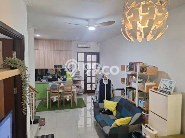 Rumah Mewah dengan Luas Tanah 90m² di Lingkungan Asri Green Lake City, Jakarta Barat Rumah Mewah dengan Luas Tanah 90m² di Lingkungan Asri Green Lake City, Jakarta Barat
