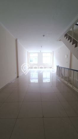 Dijual! Ruko di Green Lake City Jakarta Barat LT 81m2 / LB 230m2 Kawasan Strategis Dijual! Ruko di Green Lake City Jakarta Barat LT 81m2 / LB 230m2 Kawasan Strategis
