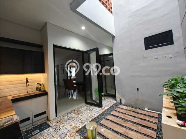 Jual Rumah Luas Elegan Dengan View Eksklusif di Meruya, Jakarta Barat Jual Rumah Luas Elegan Dengan View Eksklusif di Meruya, Jakarta Barat