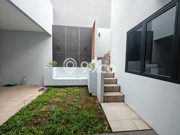 Jual Rumah Luas Elegan Dengan View Eksklusif di Meruya, Jakarta Barat Jual Rumah Luas Elegan Dengan View Eksklusif di Meruya, Jakarta Barat