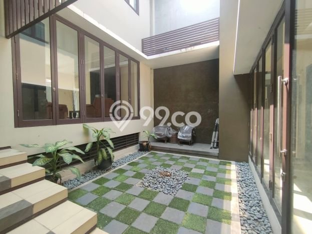 Ready to Use! Premium House LT 250m2 Desain Modern di Meruya Ready to Use! Premium House LT 250m2 Desain Modern di Meruya
