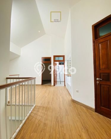 Rumah Elit Modern Tanpa Renovasi di Pejaten Jakarta Selatan Rumah Elit Modern Tanpa Renovasi di Pejaten Jakarta Selatan