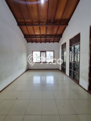 SPECIAL PRICE! Rumah di Tebet, 4 KT, Akses Mudah Fasilitas Umum, Luas 225m² Bangunan 300m² SPECIAL PRICE! Rumah di Tebet, 4 KT, Akses Mudah Fasilitas Umum, Luas 225m² Bangunan 300m²