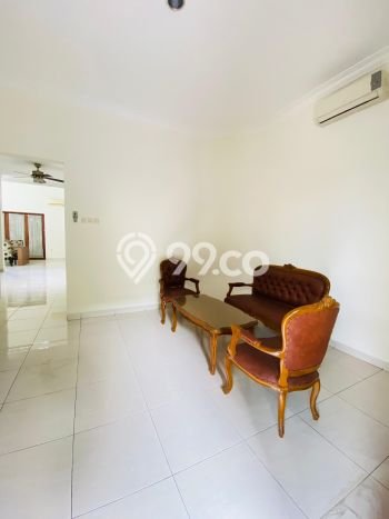 Rumah di Pejaten, 4 KT, Dekat Universitas, Luas 300m² Bangunan 400m² Rumah di Pejaten, 4 KT, Dekat Universitas, Luas 300m² Bangunan 400m²