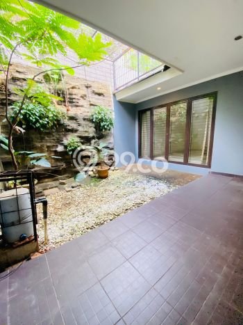 Rumah di Pejaten, 4 KT, Dekat Universitas, Luas 300m² Bangunan 400m² Rumah di Pejaten, 4 KT, Dekat Universitas, Luas 300m² Bangunan 400m²