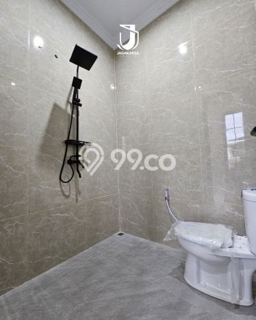 Rumah Strategis Modern Lb 140m2 di Jagakarsa, Jakarta Selatan Rumah Strategis Modern Lb 140m2 di Jagakarsa, Jakarta Selatan
