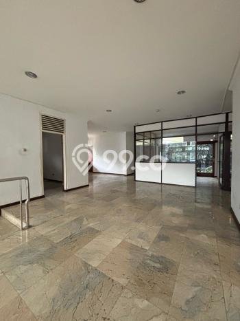 Sewa Rumah Nyaman LT 1027m2 / LB 650m2 di Kemang, Jakarta Selatan Sewa Rumah Nyaman LT 1027m2 / LB 650m2 di Kemang, Jakarta Selatan