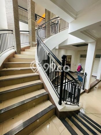 Rumah Asri di Tebet, 4 KM, Area Tenang, LT 270m² LB 750m² Rumah Asri di Tebet, 4 KM, Area Tenang, LT 270m² LB 750m²