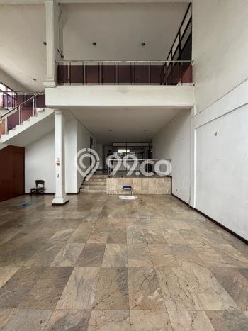 Sewa Rumah Nyaman LT 1027m2 / LB 650m2 di Kemang, Jakarta Selatan Sewa Rumah Nyaman LT 1027m2 / LB 650m2 di Kemang, Jakarta Selatan