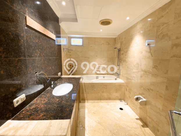 Apartemen Strategis 270m2 di Gatot Subroto Jakarta Selatan 4 KT Apartemen Strategis 270m2 di Gatot Subroto Jakarta Selatan 4 KT
