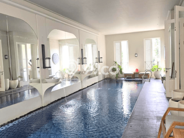 Rumah Mewah LB 389m2 Siap Pakai Desain Elegan di Senopati, Jakarta Selatan Rumah Mewah LB 389m2 Siap Pakai Desain Elegan di Senopati, Jakarta Selatan