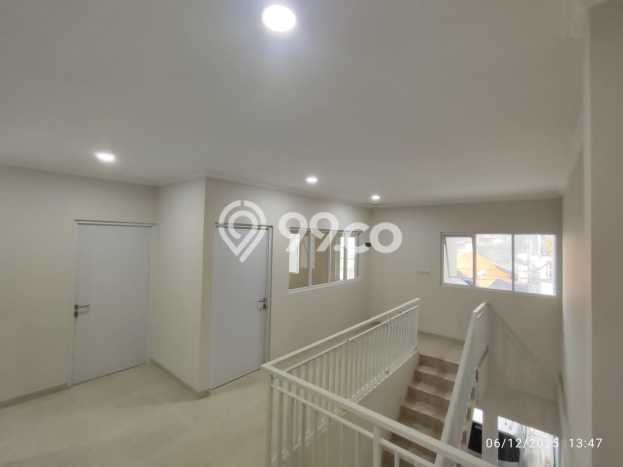 Siap Huni Rumah Mewah 5 Kamar di Tebet Dekat ke Mana Pun Siap Huni Rumah Mewah 5 Kamar di Tebet Dekat ke Mana Pun
